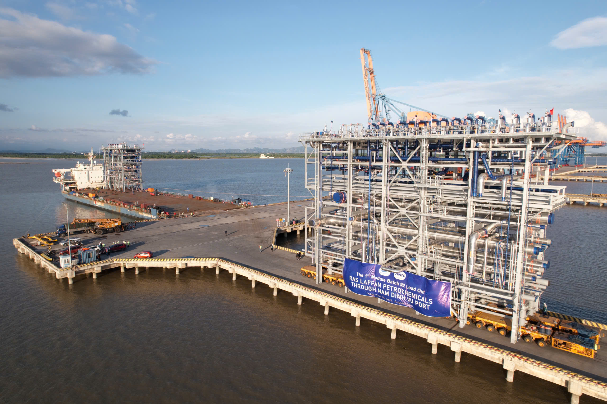Nam Dinh Vu Port receives module shipment for the Ras Laffan Petrochemicals Project*