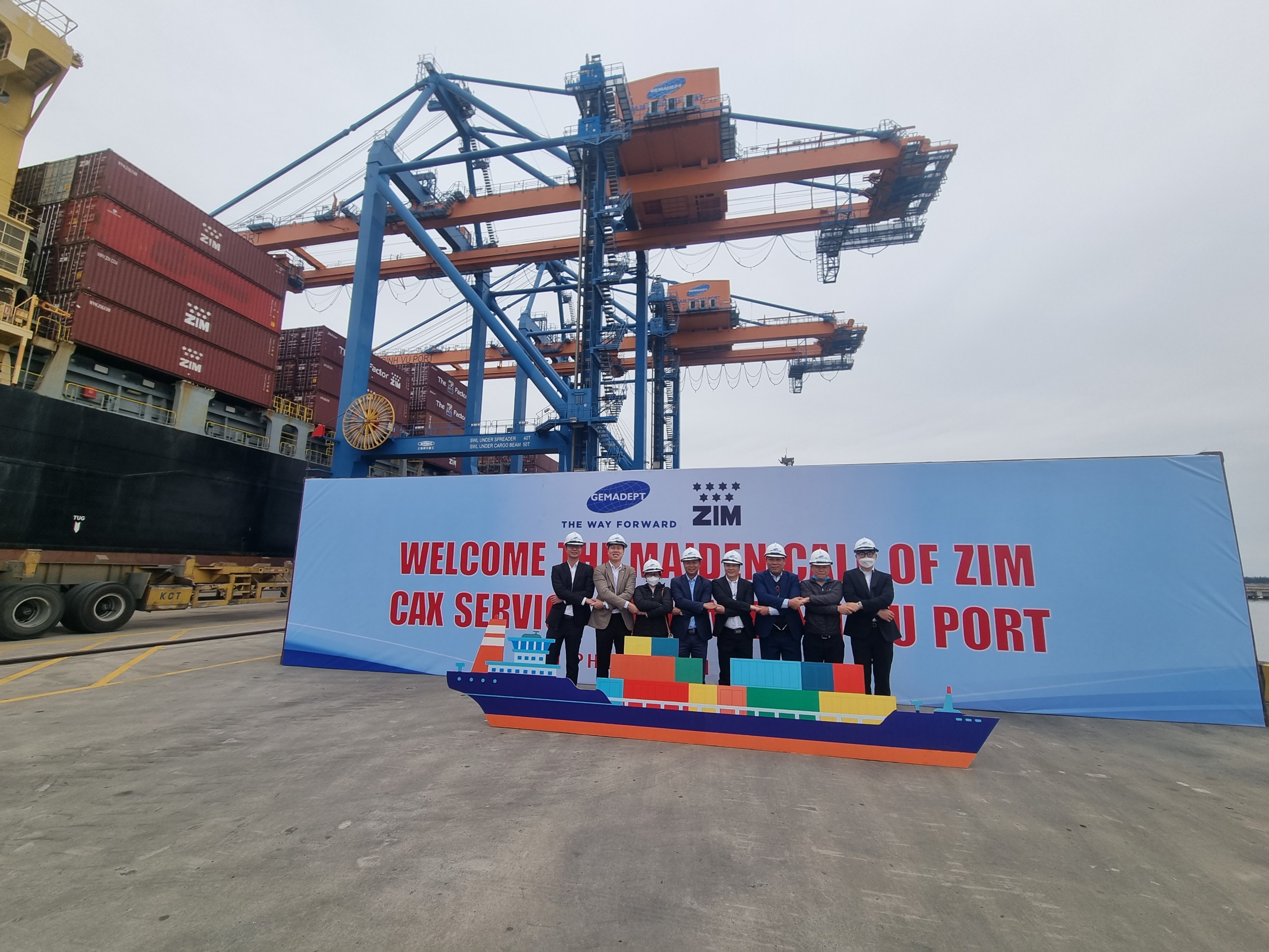 Cảng Nam Đình Vũ chào xuân Nhâm Dần đón service mới từ Hãng tàu ZIM